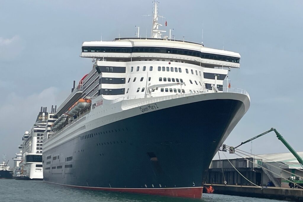 QUEEN MARY 2