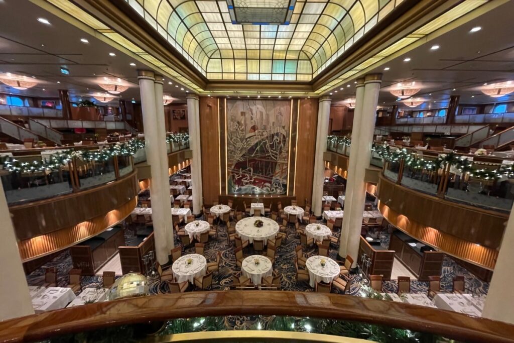 QUEEN MARY 2 BRITANNIA RESTAURANT