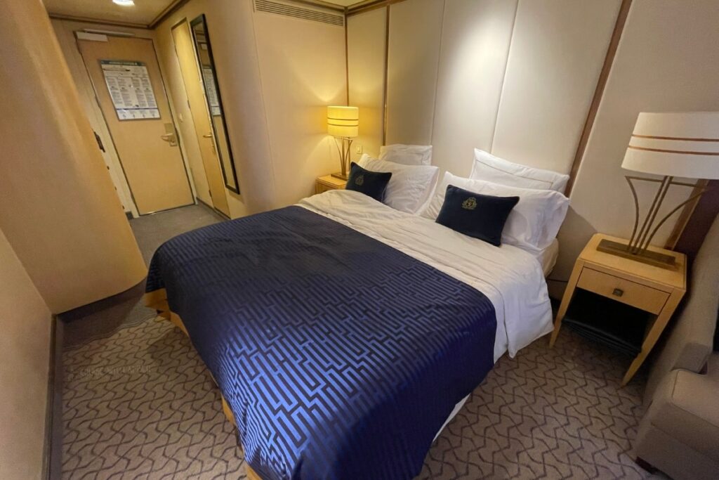 QUEEN MARY 2 BALCONY CABIN