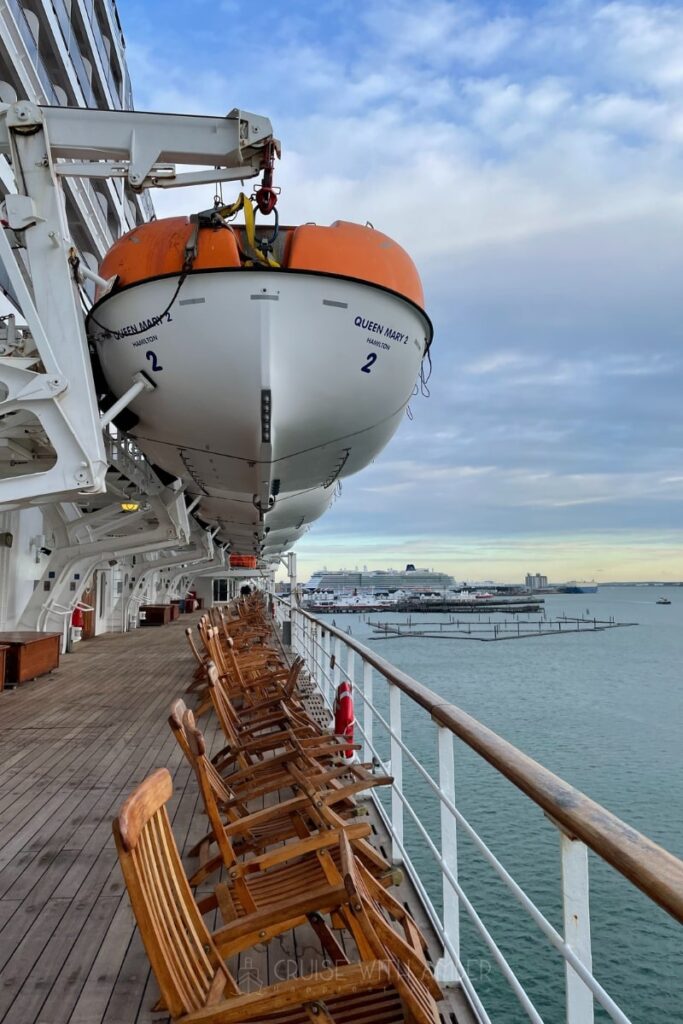 QUEEN MARY 2 PROMENADE DECK