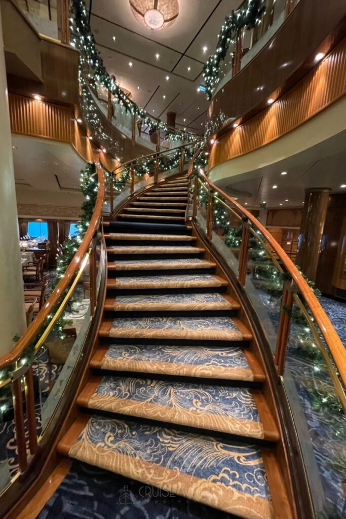 QUEEN MARY 2 STAIRCASE