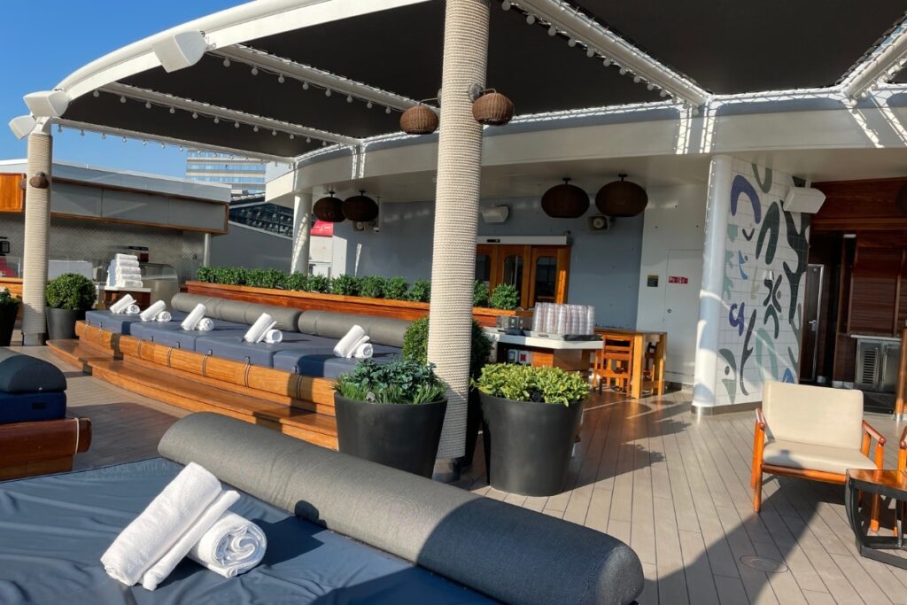 Promenade deck meaning