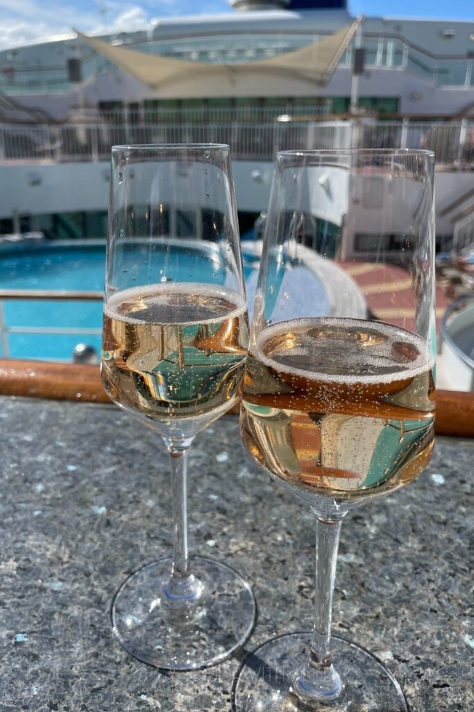 P&O Cruises Classic v Deluxe Drinks Packages